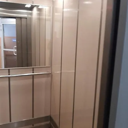 Kawalerka Stefana Zeromskiego 62 호텔